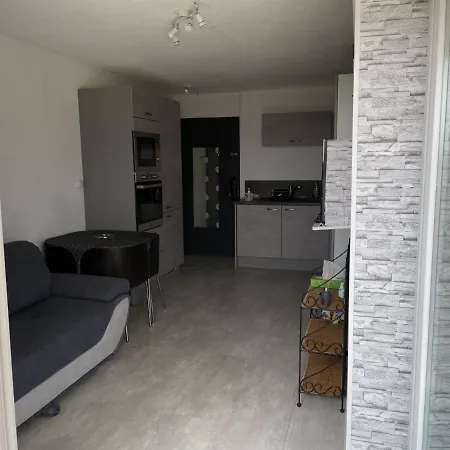 - 25m2 Avec Balcon - 4p Apartman *